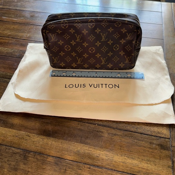 Louis Vuitton Toiletry Bag. Good condition. - Picture 2 of 8